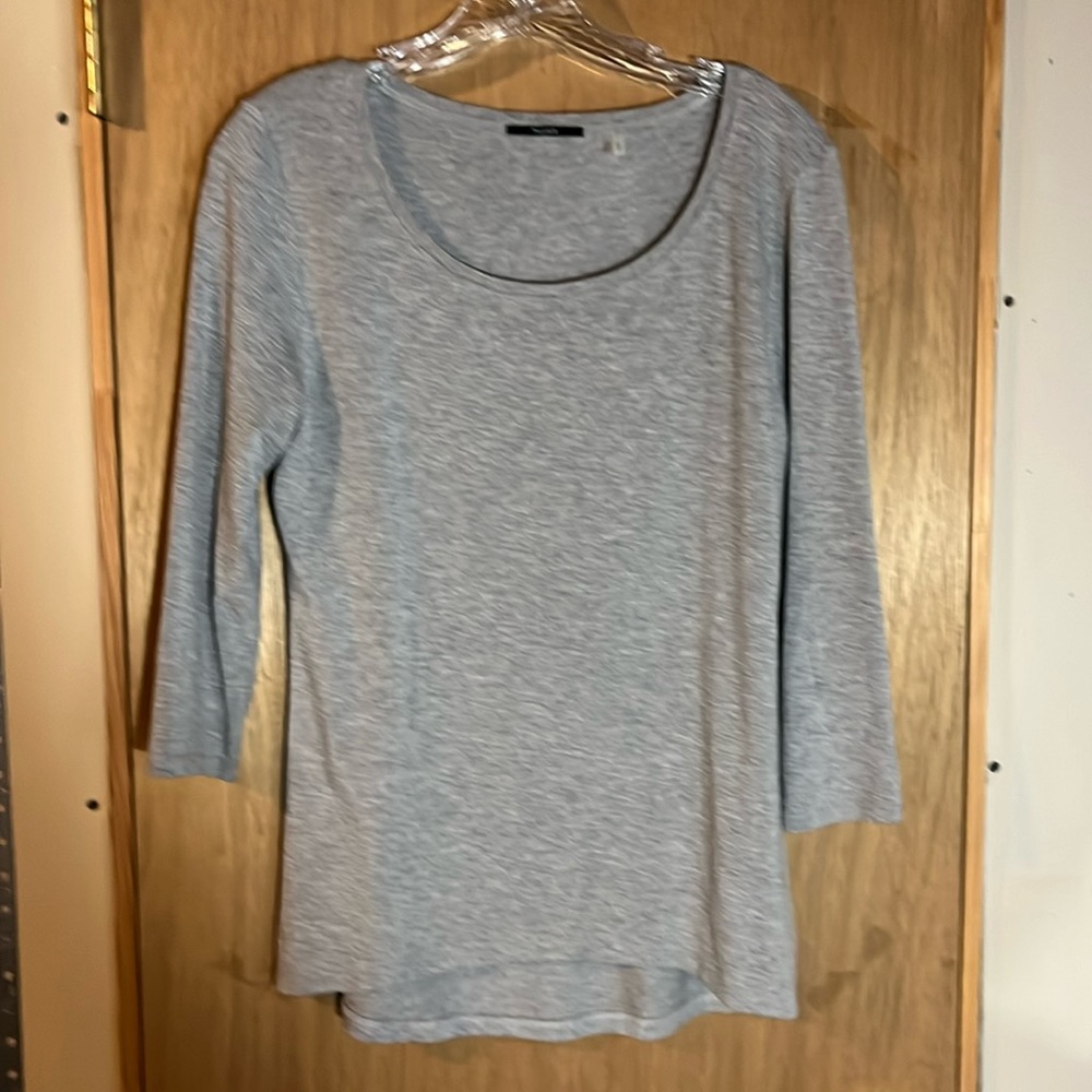 Women’s Medium Tahari 3/4 sleeve gray top preowned good condition